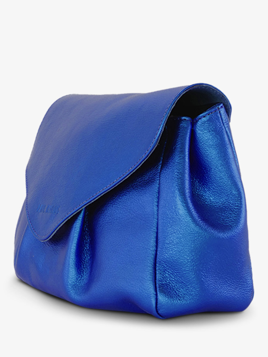 foto-cote-bandouliere-tas-vrouw-leder-blauw-suzon-m-ultraviolet-paul-marius
