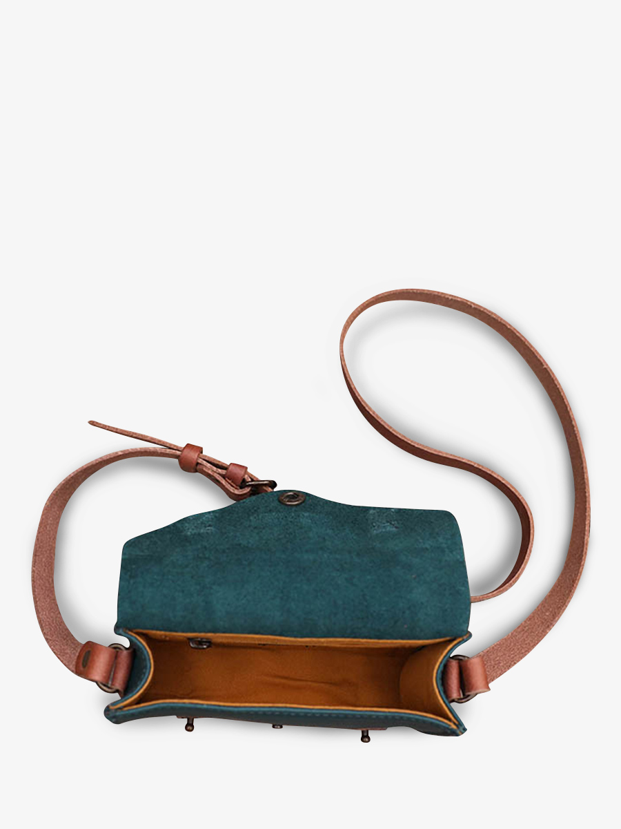 foto-interieur-sac-bandouliere-cuir-vrouw-blauw-le-mini-onmisbaar-blauw-pool-paul-marius-w08s-blu