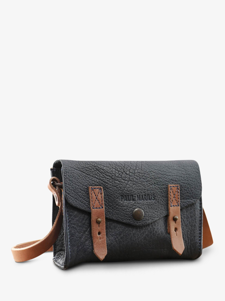 foto-interieur-bandolier-tas-leder-vrouw-blauw-le-mini-onmisbaar-blauw-ink-paul-marius-w08s-db