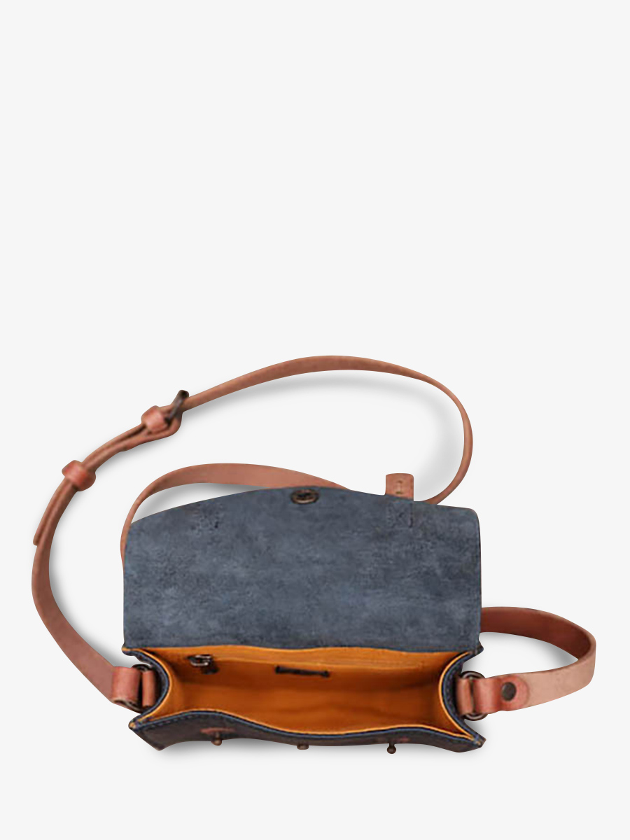 foto-interieur-sac-bandouliere-cuir-vrouw-blauw-le-mini-onmisbaar-blauw-ink-paul-marius-w08s-db
