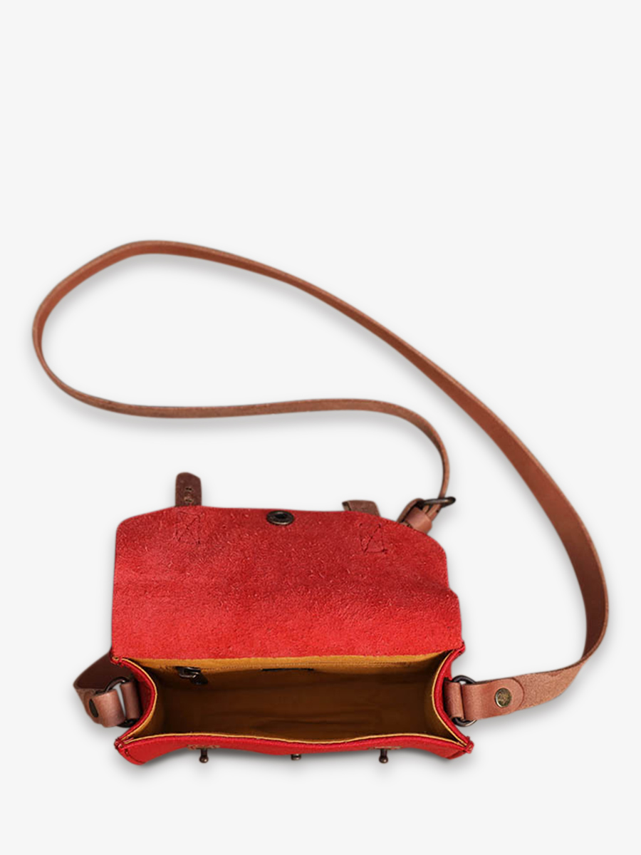 foto-interieur-bandelier-tas-vrouw-leder-rood-mini-onmisbaar-rood-carmijn-paul-marius-w08s-r