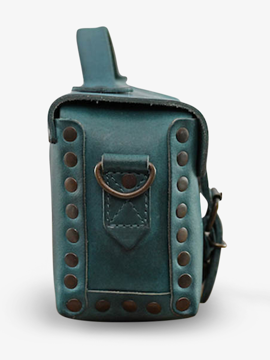 foto-interieur-bandelier-tas-leder-vrouw-blauw-vakman-blauw-paul-marius-p02-blu