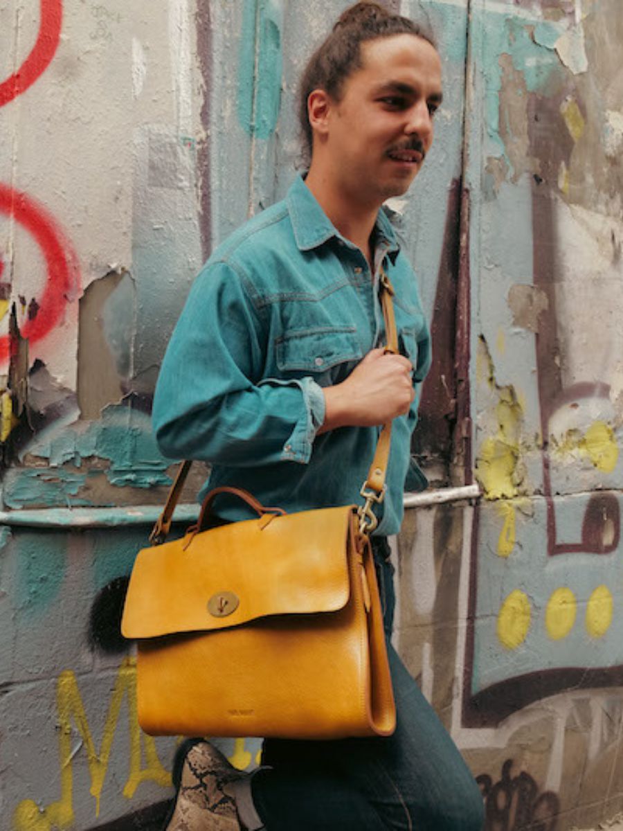 foto-rug-document-drager-bruin-leer-honing-haar-olie-paul-marius-m13-lichaam