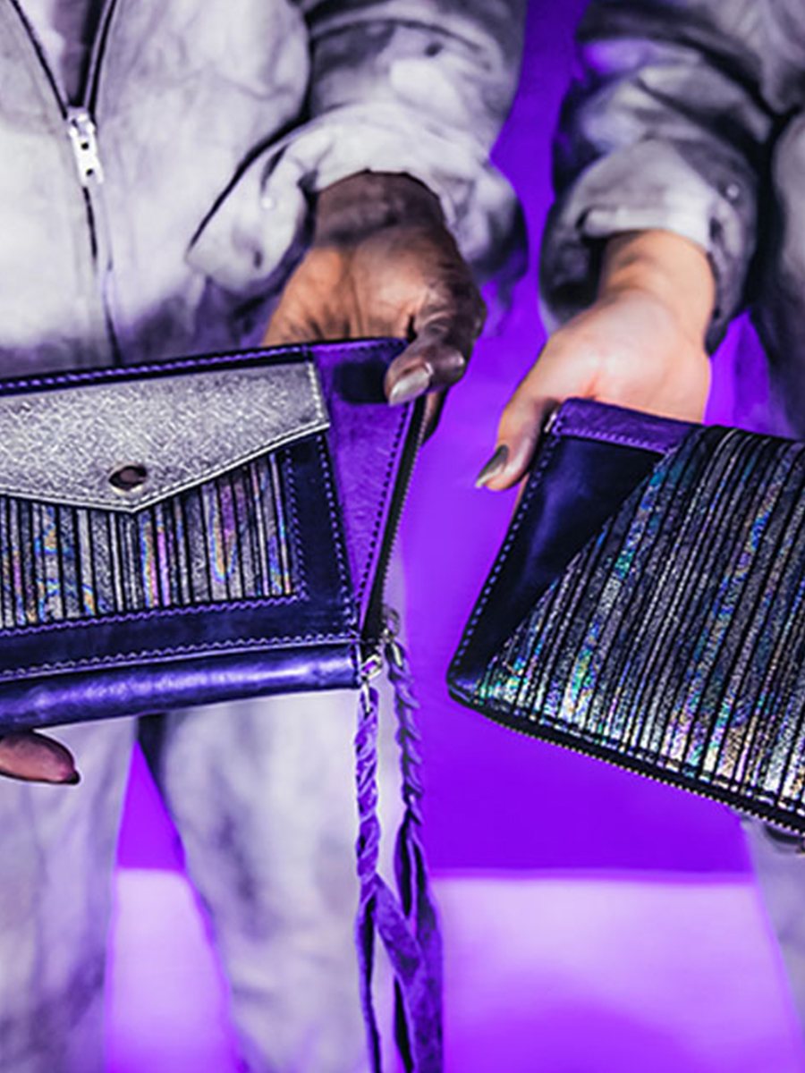 foto-interieur-leren-vrouw-emma-portemonnee-cosmos-paul-marius-w24-cs