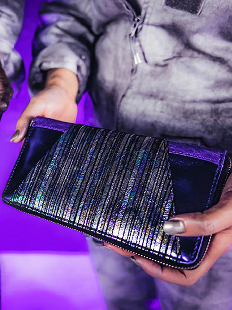 foto-materiaal-lederen-portefeuille-vrouw-lederen-portefeuille-karlotte-cosmos-paul-marius-m63-cs