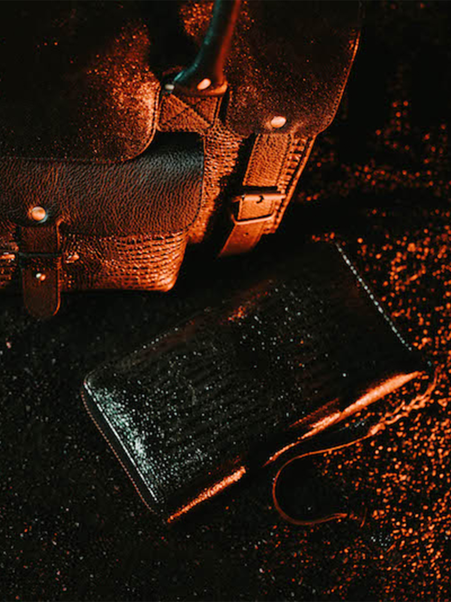 foto-interieur-leren-vrouw-portfolio-charlotte-onyx-paul-marius-m63-onyx