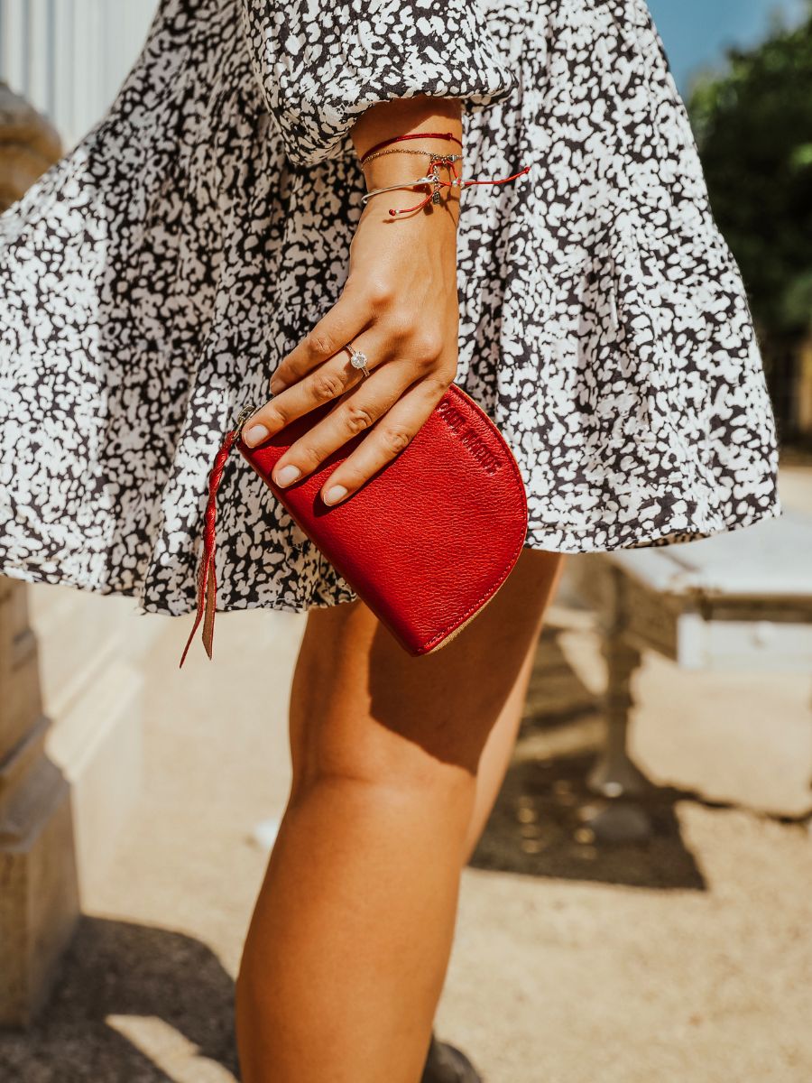 foto-interieur-leren-vrouw-rood-portefeuille-manon-rood-carmin-paul-marius-m32-r