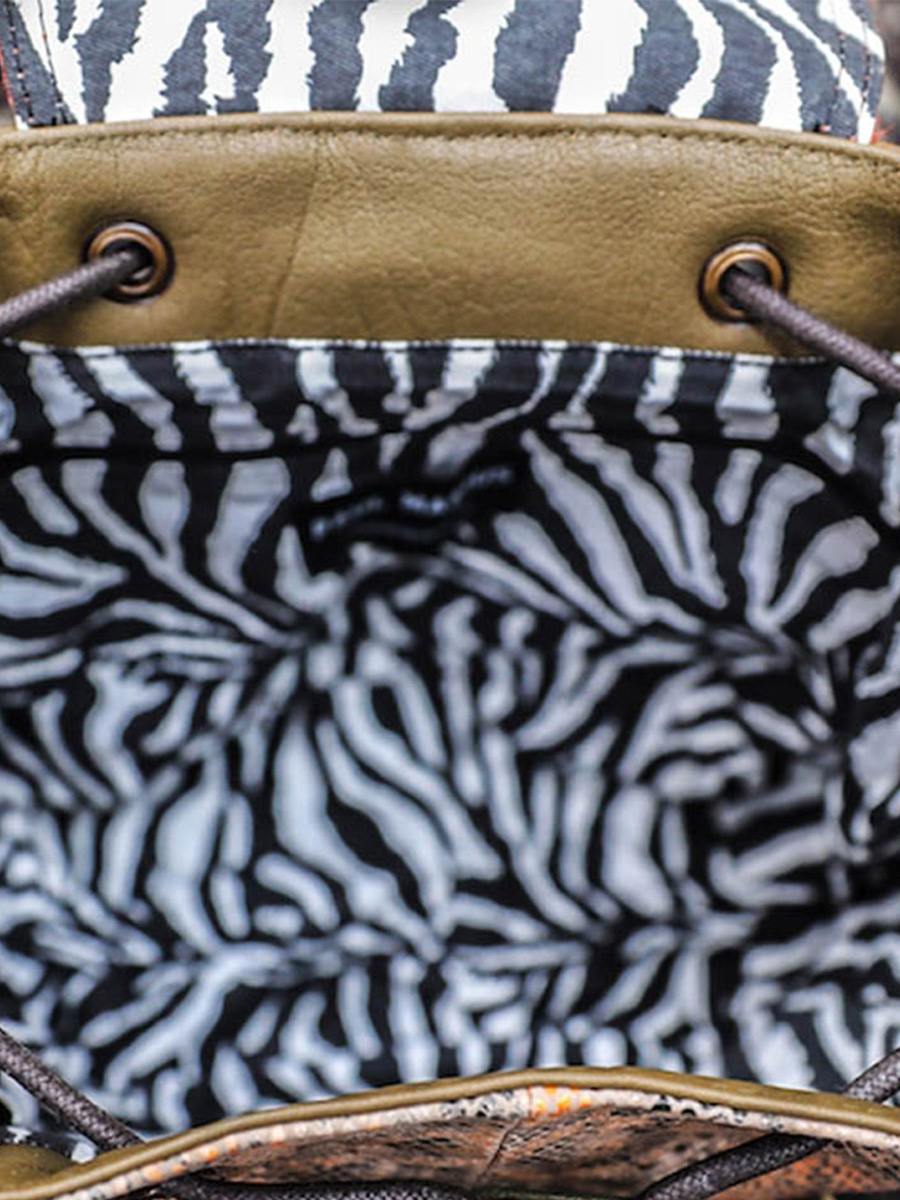 foto-vue-de-cote-sac-a-dos-cuir-vrouw-oranje-groen-lebaroudeur-chimere-oranje-kaki-paul-marius-m40-ch-o-k