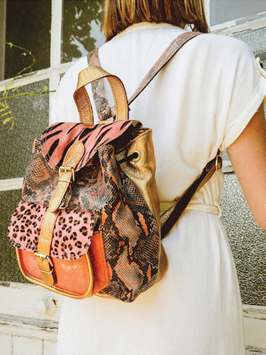 foto-vue-de-cote-sac-a-dos-cuir-vrouw-pink-gold-lebaroudeur-chimere-pink-gold-paul-marius-m40-ch-pi-g