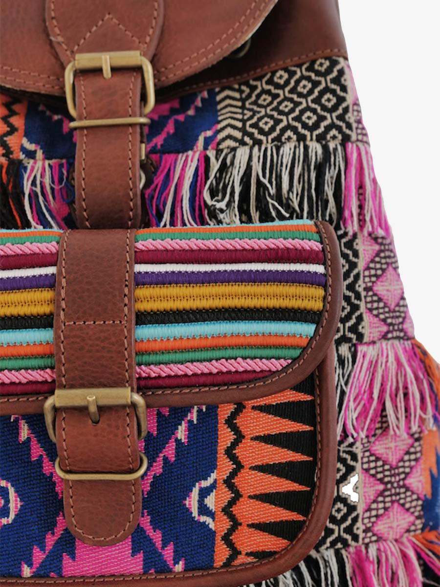 foto-rug-buideltas-leder-vrouw-blauw-wit-lebaroudeur-horizon-paul-marius-m40-hor