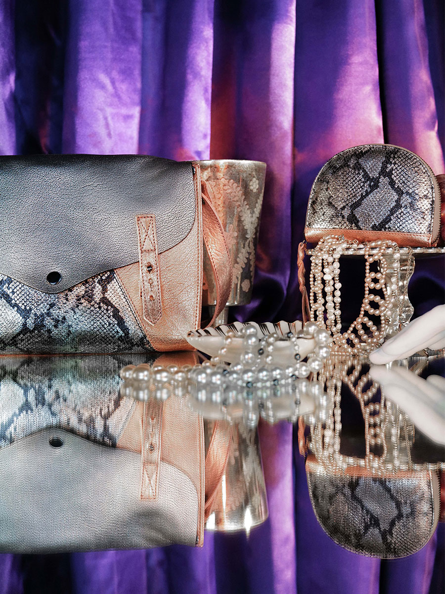 photo-interieur-sac-bandouliere-cuir-vrouw-indispensable-aphrodite-paul-marius-w08-aph