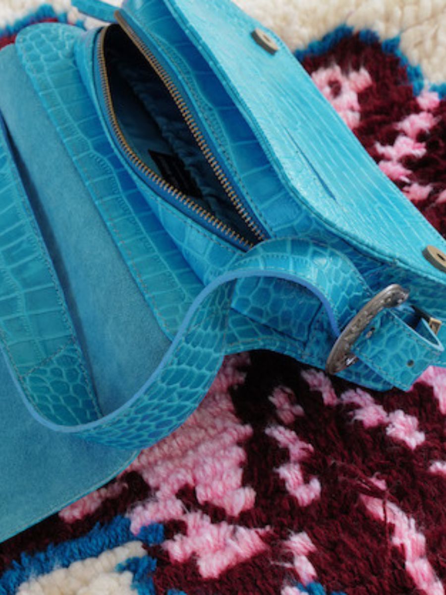 foto-interieur-bandtas-leder-vrouw-blauw-leer-alligator-cocktail-topaze-paul-marius-w29-a-blu