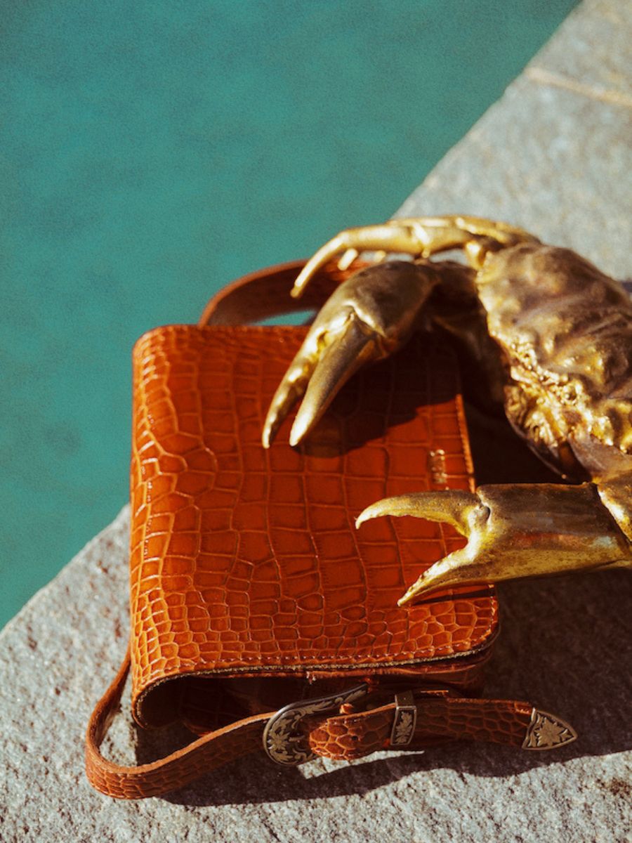 foto-bag-bandtas-leer-vrouw-bruin-lebaguette-alligator-cocktail-amber-paul-marius-w29-a-l
