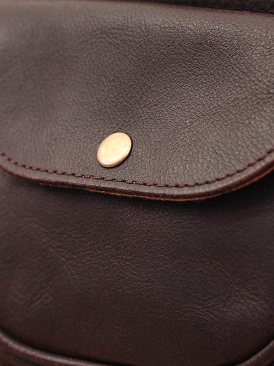 foto-achter-schoudertas-leder-vrouw-zwart-paul-marius-lebohemien