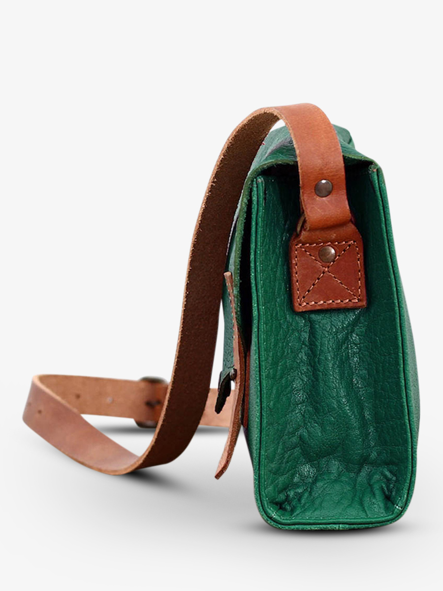 foto-interieur-bandolier-tas-leder-vrouw-groen-onmisbaar-groen-jungle-paul-marius-w08-gr