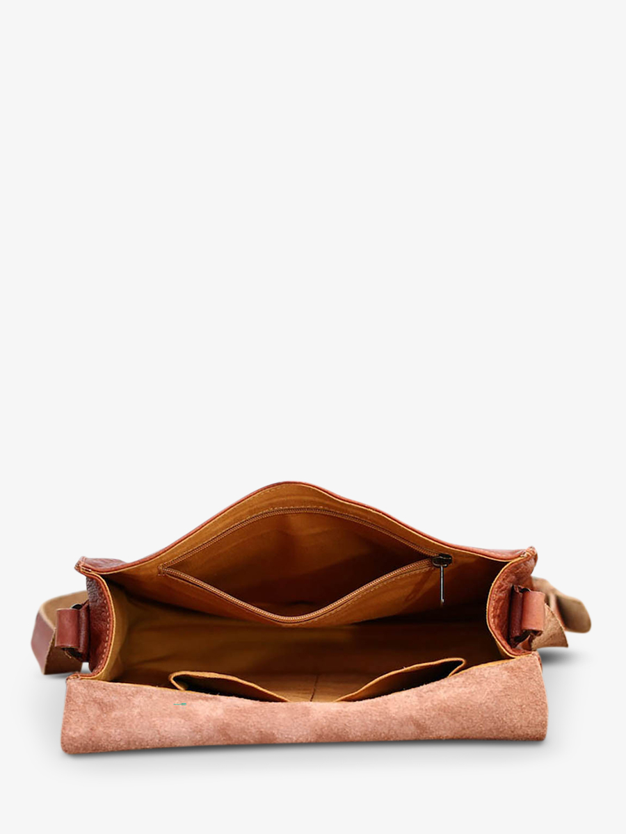 foto-interieur-bandouliere-tas-leder-vrouw-bruin-onmisbaar-natuur-paul-marius-w08-l