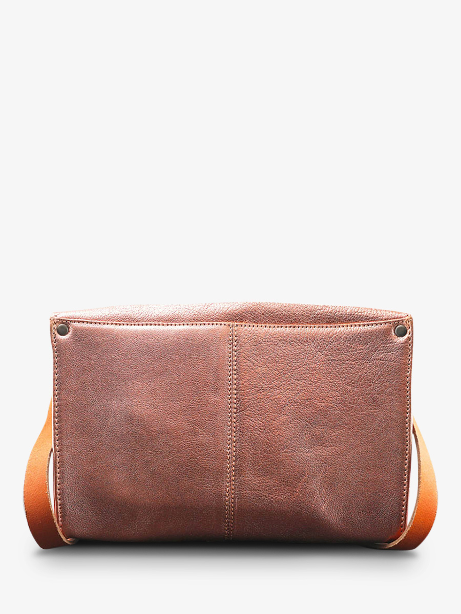 foto-buidelzak-bandtas-vrouw-lederen-knoop-goud-onmisbaar-goud-paul-marius-w08-g-pi