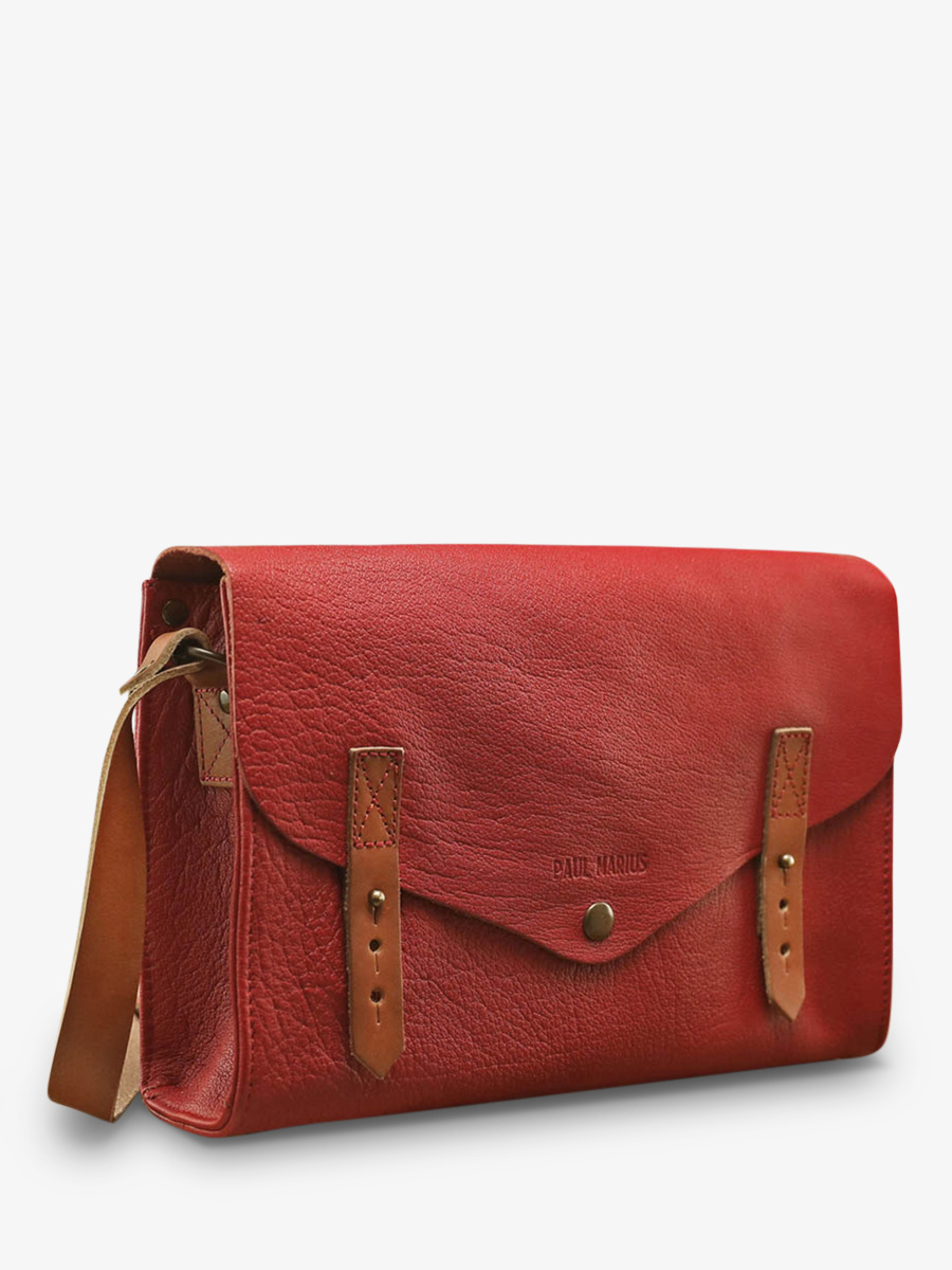 foto-interieur-bandelier-tas-vrouw-leder-rood-onmisbaar-rode-carmin-paul-marius-w08-r