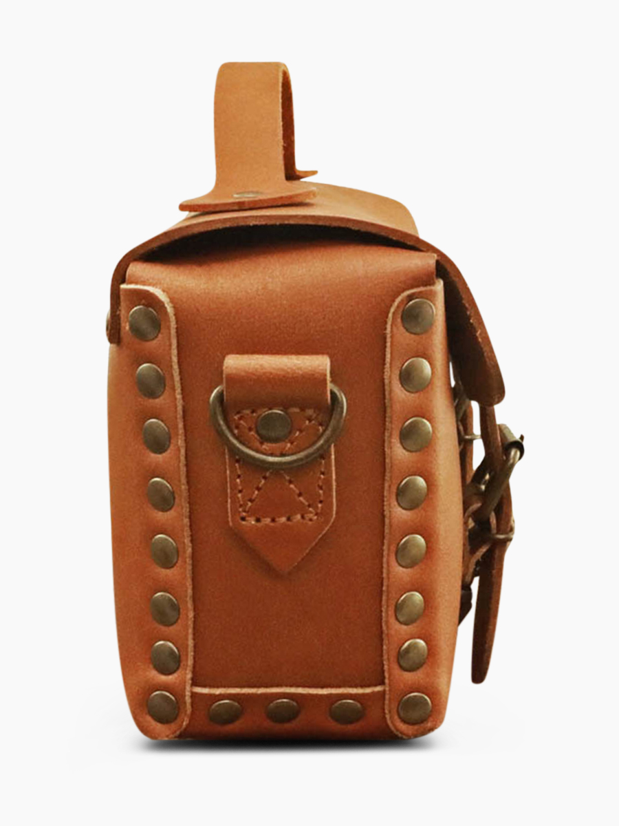 photo-cote-bandolier-bag-leather-woman-brown-craftsman-naturel-paul-marius-p02-l