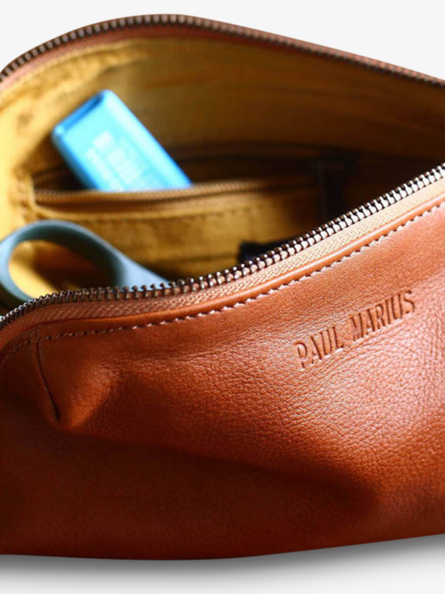 foto-achterzak-leder-vrouw-bruin-adele-naturel-paul-marius-m500-l